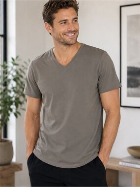 BYLT Basics Drop-Cut Lux V-Neck T-Shirt Men’s Small Gray Stretch Premium Tee